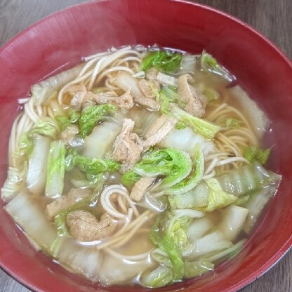 白菜と油揚げでとてもホッとします。これから定番になりそうです♪
茹でた熱々冷麦を器に盛り、少し濃い目に作った白菜つゆをかける形で仕上げました(*^^*)